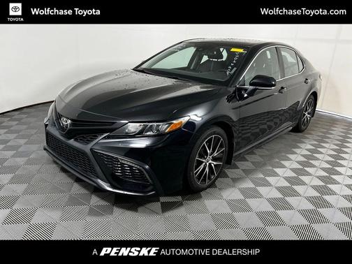 Midnight Black Metallic 2023 Toyota Camry SE