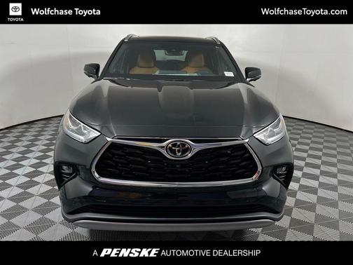 Midnight Black Metallic 2026 Toyota Highlander Hybrid Platinum SUV