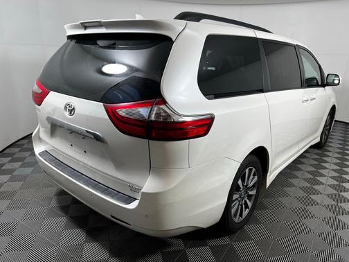 2020 Toyota Sienna Limited Premium