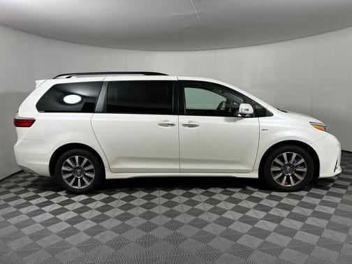 2020 Toyota Sienna Limited Premium