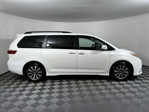 2020 Toyota Sienna Limited Premium