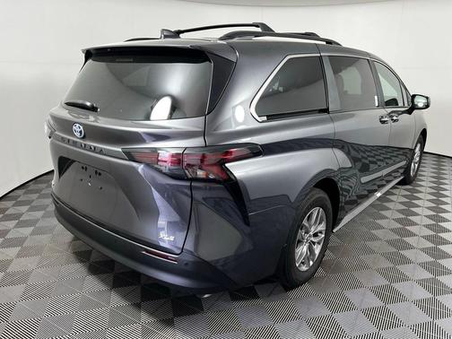 2025 Toyota Sienna XLE
