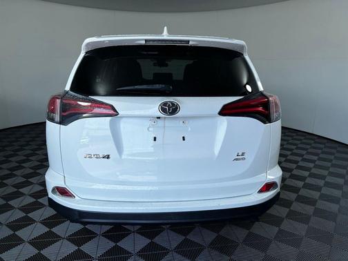 Super White 2018 Toyota RAV4 LE