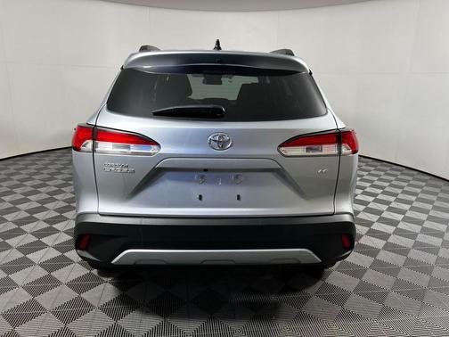 2025 Toyota Corolla Cross LE