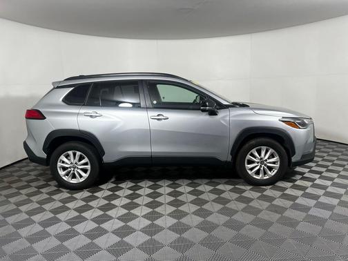 2025 Toyota Corolla Cross LE