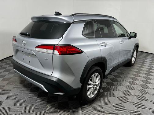 2025 Toyota Corolla Cross LE