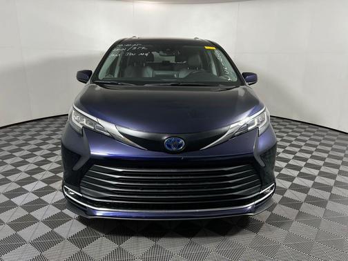 2021 Toyota Sienna XLE 7 Passenger