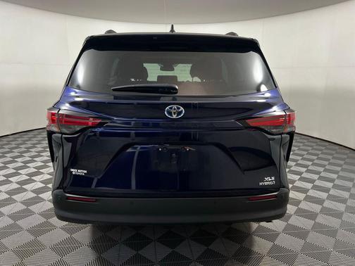2021 Toyota Sienna XLE 7 Passenger