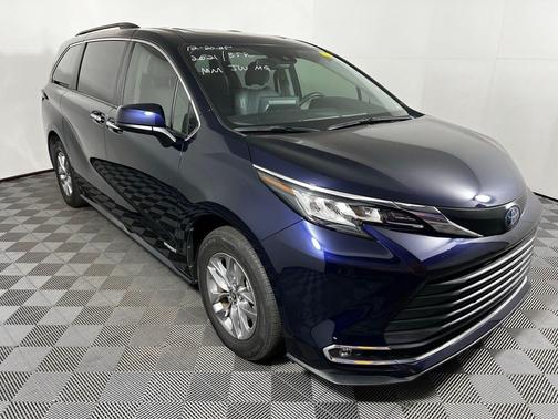 2021 Toyota Sienna XLE 7 Passenger