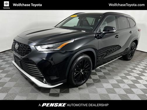 Midnight Black Metallic 2025 Toyota Highlander XSE