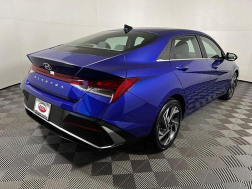 2025 Hyundai ELANTRA SEL