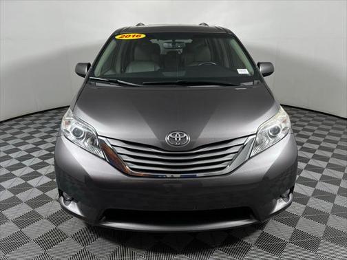 2016 Toyota Sienna XLE