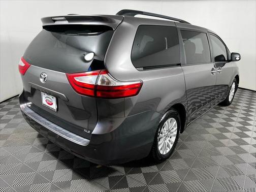 2016 Toyota Sienna XLE