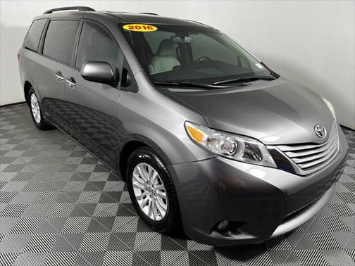 2016 Toyota Sienna XLE