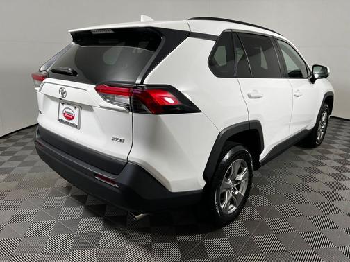 Ice Cap 2024 Toyota RAV4 XLE