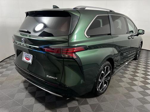 2025 Toyota Sienna Platinum