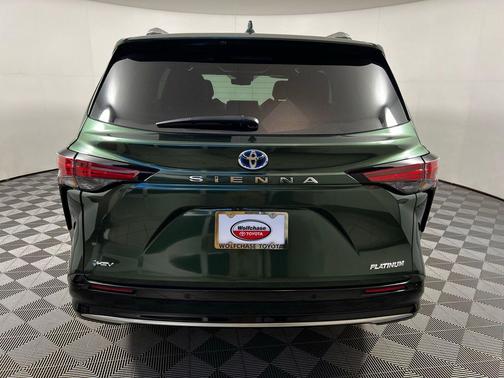 2025 Toyota Sienna Platinum