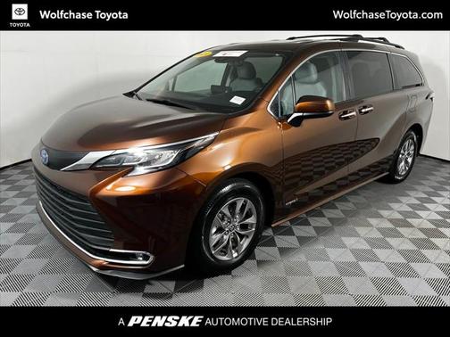 2021 Toyota Sienna XLE 8 Passenger