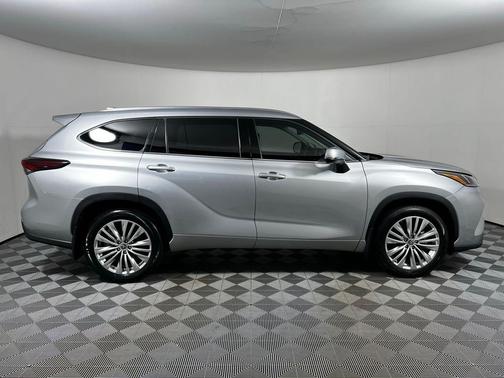 2024 Toyota Highlander Platinum