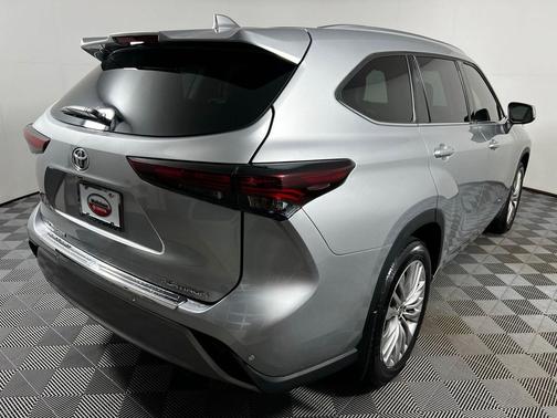 2024 Toyota Highlander Platinum