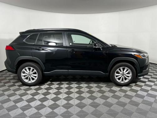 2025 Toyota Corolla Cross LE