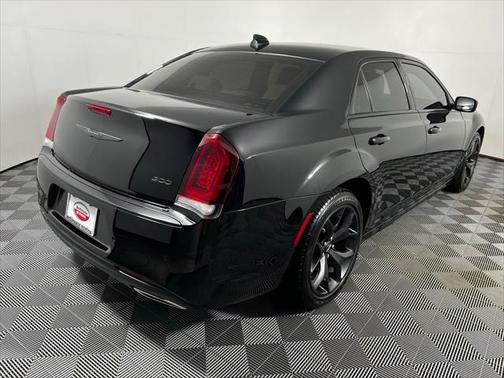 2023 Chrysler 300 Touring