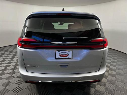 Silver Mist Clearcoat 2024 Chrysler Pacifica Touring L
