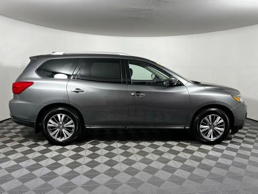 2019 Nissan Pathfinder S
