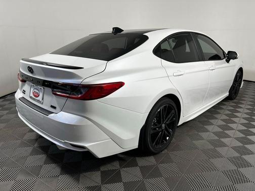 Wind Chill Pearl 2026 Toyota Camry XSE