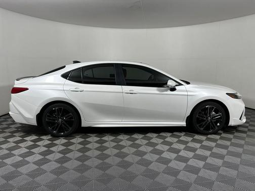 Wind Chill Pearl 2026 Toyota Camry XSE