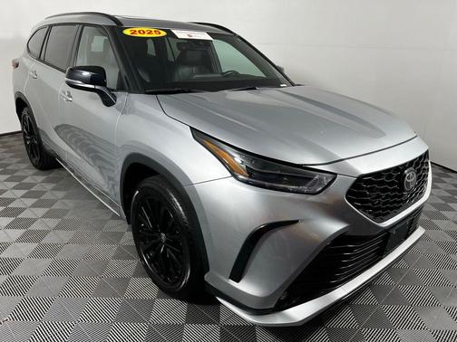 Celestial Silver Metallic 2025 Toyota Highlander XSE