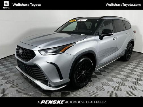 Celestial Silver Metallic 2025 Toyota Highlander XSE