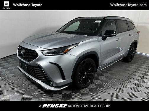 Celestial Silver Metallic 2025 Toyota Highlander XSE