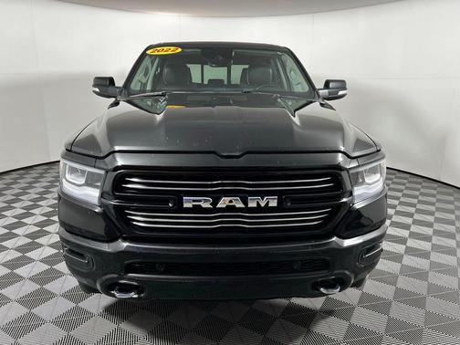 Diamond Black Crystal Pearlcoat 2022 RAM 1500 Laramie