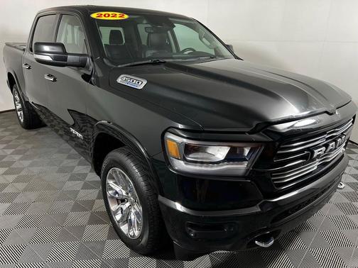 Diamond Black Crystal Pearlcoat 2022 RAM 1500 Laramie