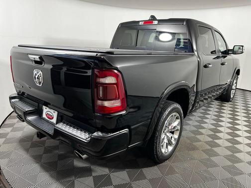 Diamond Black Crystal Pearlcoat 2022 RAM 1500 Laramie