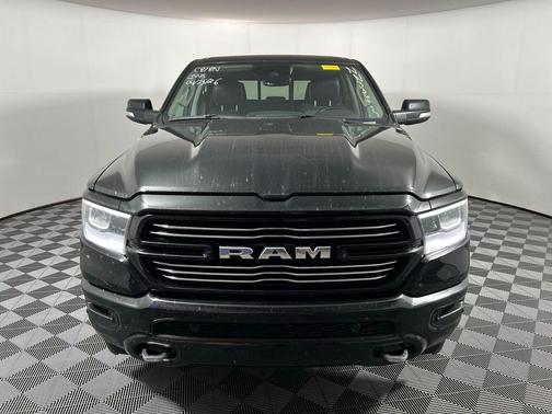 Diamond Black Crystal Pearlcoat 2022 RAM 1500 Laramie
