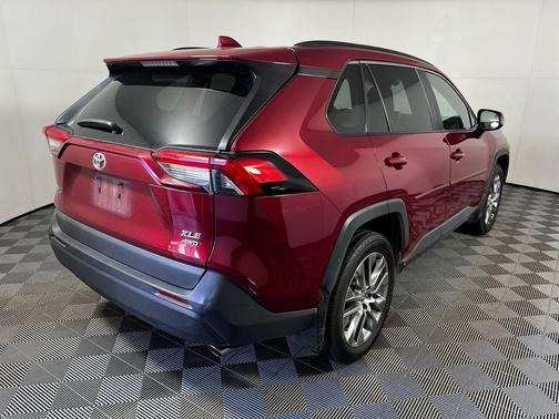 2020 Toyota RAV4 XLE Premium