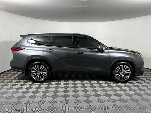Magnetic Gray Metallic 2021 Toyota Highlander Platinum