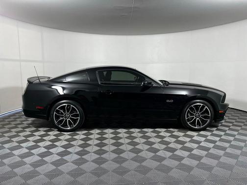 BLACK 2013 Ford Mustang GT Premium