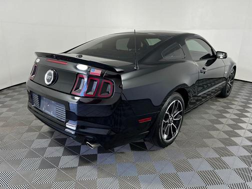 BLACK 2013 Ford Mustang GT Premium