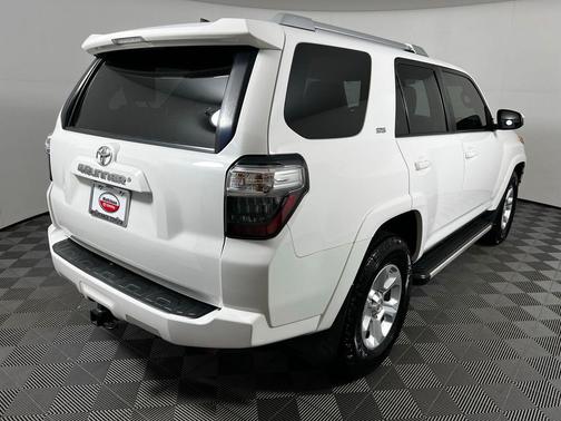 Super White 2017 Toyota 4Runner SR5