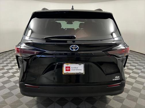 2023 Toyota Sienna XLE 8 Passenger