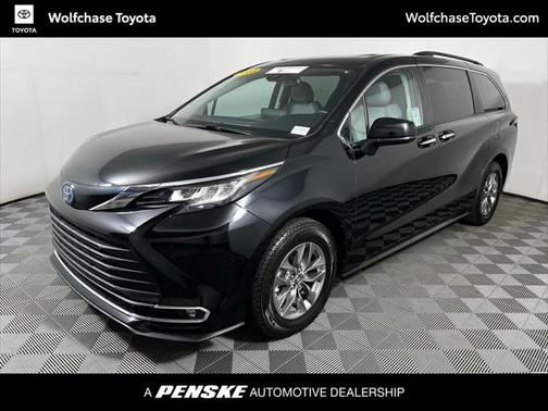 2023 Toyota Sienna XLE 8 Passenger