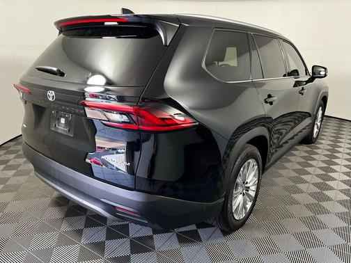 Midnight Black Metallic 2025 Toyota Grand Highlander Platinum