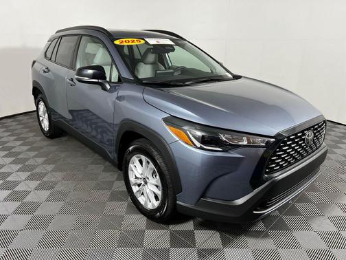 2025 Toyota Corolla Cross LE