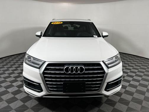 Carrara White 2019 Audi Q7 55 Premium