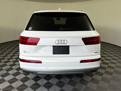 Carrara White 2019 Audi Q7 55 Premium