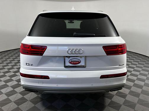 Carrara White 2019 Audi Q7 55 Premium