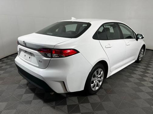 Ice Cap 2025 Toyota Corolla LE